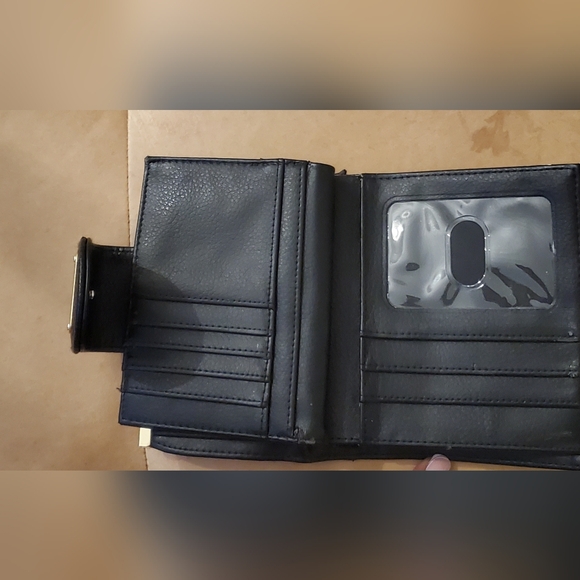 Buxton Leather Small Bifold Wallet with attached Change Purse. - Picture 4 of 5